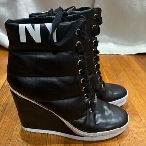 DKNY Noho Black with white trim Wedge Sneakers Sz 11